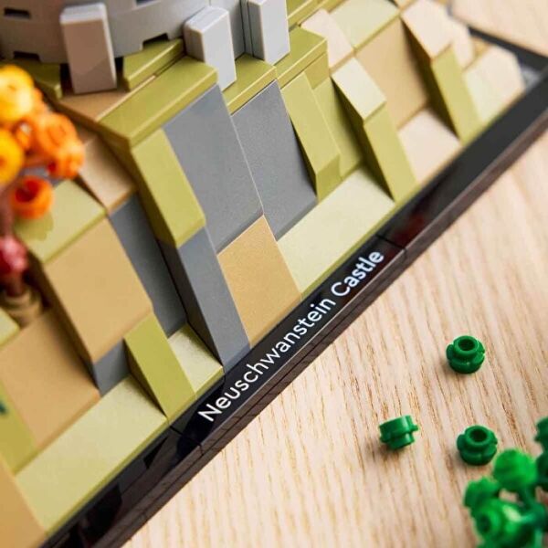 LEGO ARCHİTECTURE NEUSCHWANSTEİN ŞATOSU 3455 PRÇ +18 YAŞ