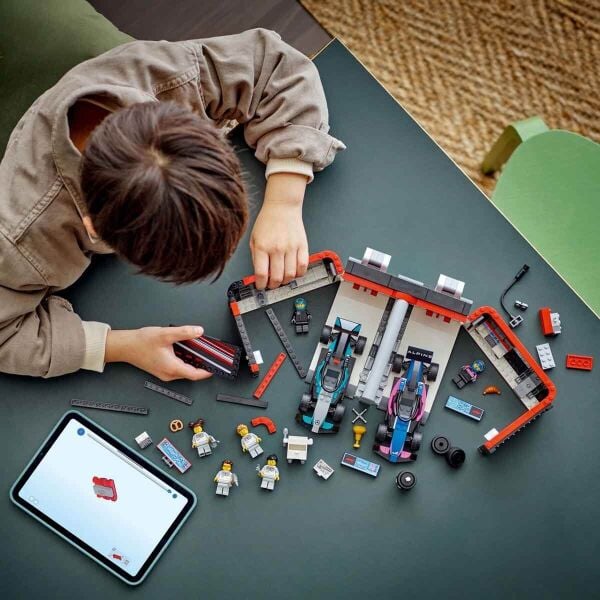 LEGO CITY F1 GARAJ AMG VE ALPINE