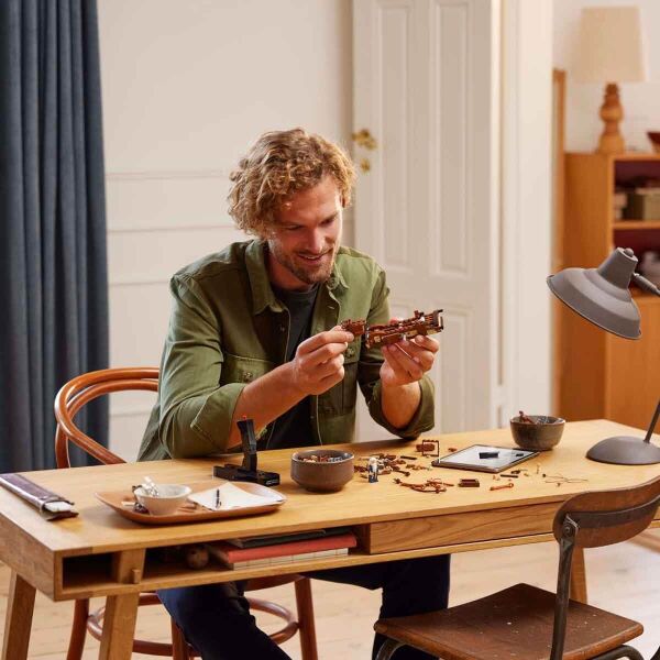 LEGO ICONS LEONARDO DA VİNCİ'NİN UÇAN MAKİNESİ