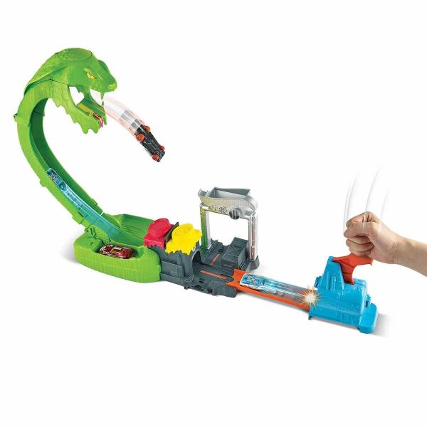 HW ZEHİRLİ YILANLA ÇARPIŞMA