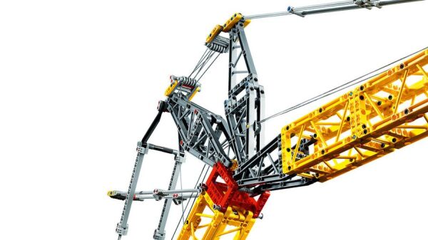 LEGO TECHNİC LİEBHERR PALETLİ VİNÇ