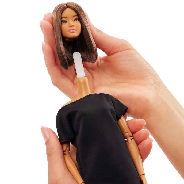 BARBIE BASICS İKONİK KOLEKSİYON BEBEKLER-KUMRAL KISA SAÇLI
