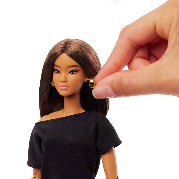BARBIE BASICS İKONİK KOLEKSİYON BEBEKLER-KUMRAL KISA SAÇLI