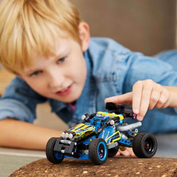 LEGO TECHNİC ARAZİ YARIŞ ARABASI