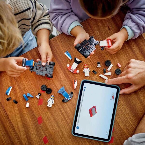 LEGO CITY F1 WİLLİAMS VE HAAS F1 YARIŞ ARABALARI