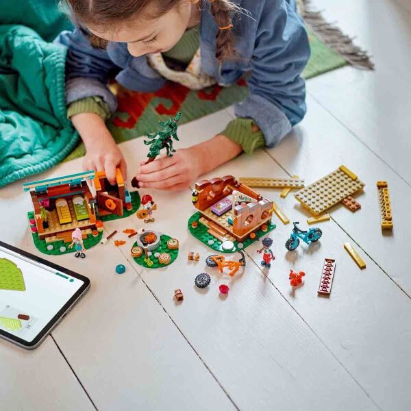 LEGO FRIENDS A CAMP CROZY CABINS
