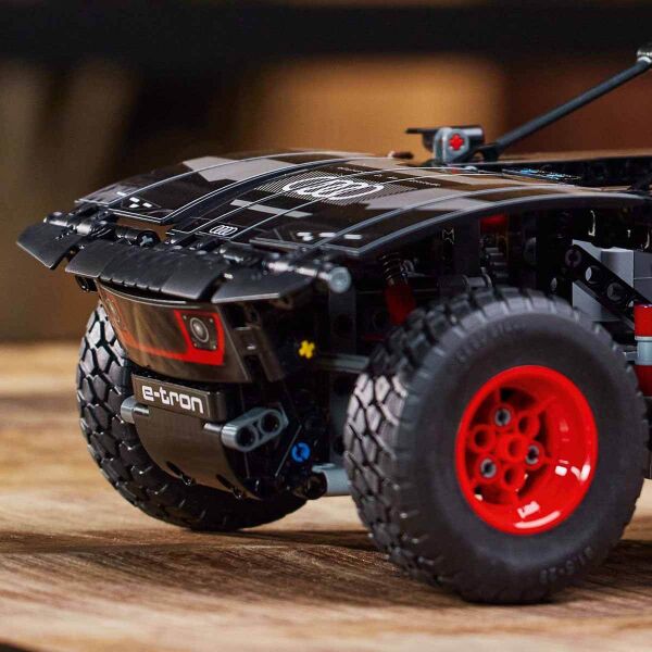 LEGO TECHNIC AUDİ RS Q