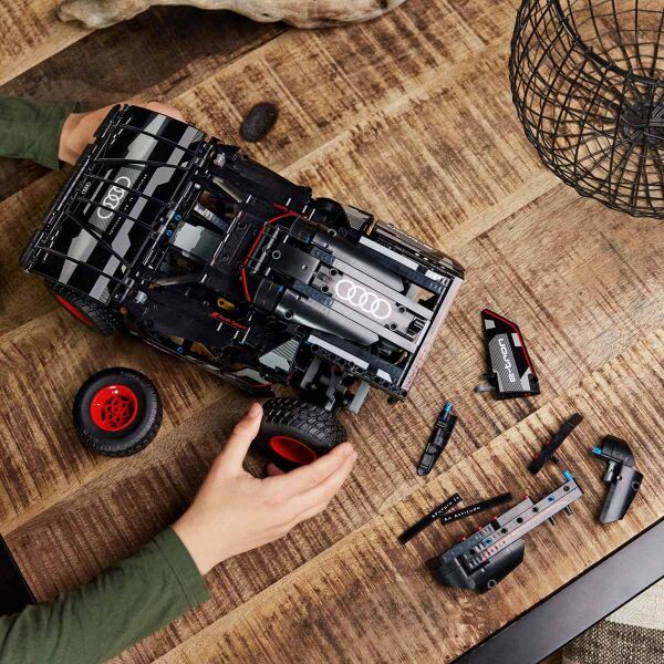LEGO TECHNIC AUDİ RS Q