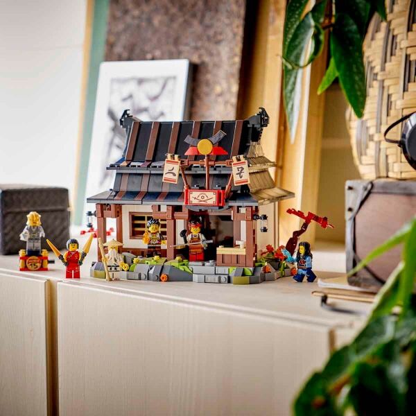 LEGO  NİNJAGO DÇRT SİLAH DEMİRCİSİ 15. YIL DÖNÜMÜ