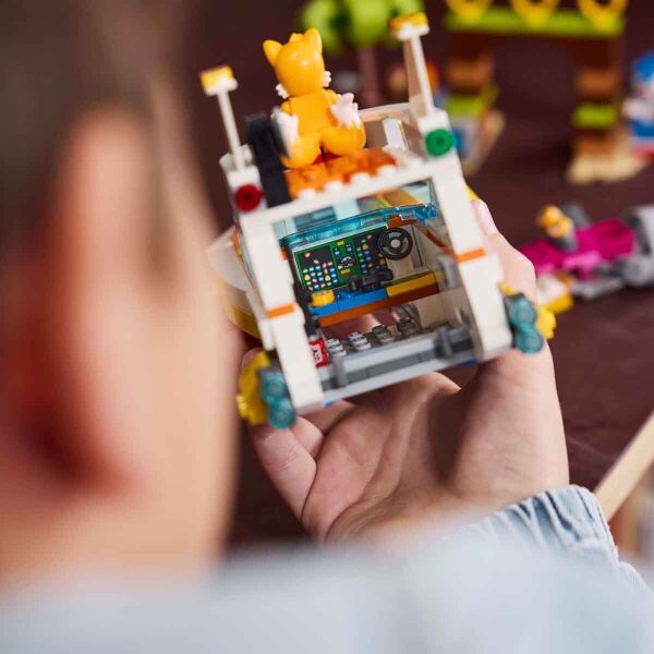 LEGO SONIC TAILS ADV BOAT