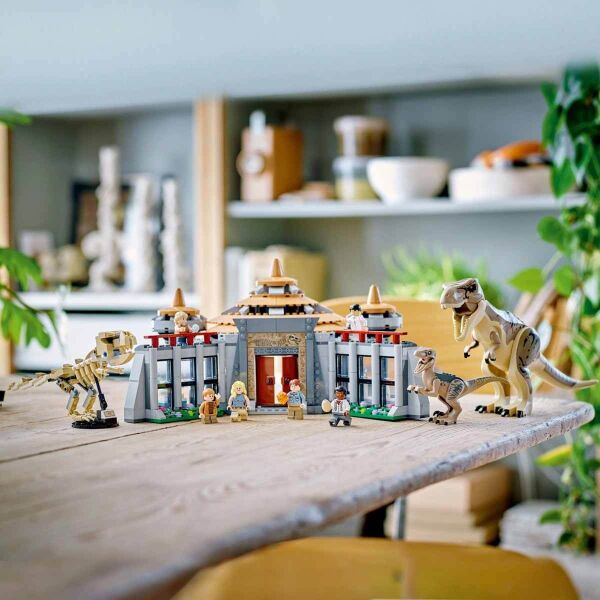 LEGO JURASSIC WORLD VISITOR C TREX