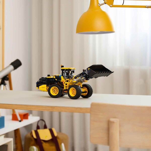 LEGO TECHNİC VOLVO L120 ELEKTRİKLİ YÜKLEYİCİ