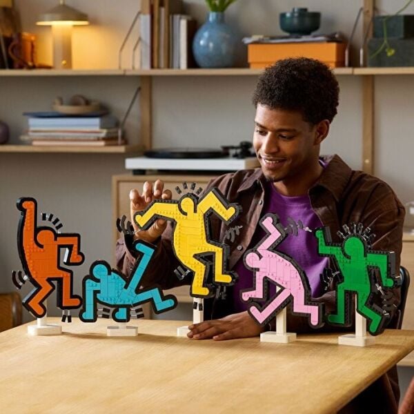 LEGO İCONS KEİTH HARİNG DANS EDEN FİGÜR