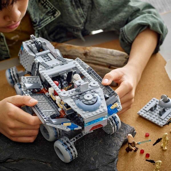 LEGO STAR WARS - REPUBLİC JUGGERNAUT 813 PRÇ PRÇ +9 YAŞ