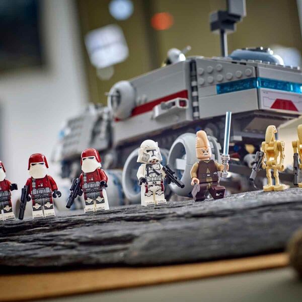 LEGO STAR WARS - REPUBLİC JUGGERNAUT 813 PRÇ PRÇ +9 YAŞ