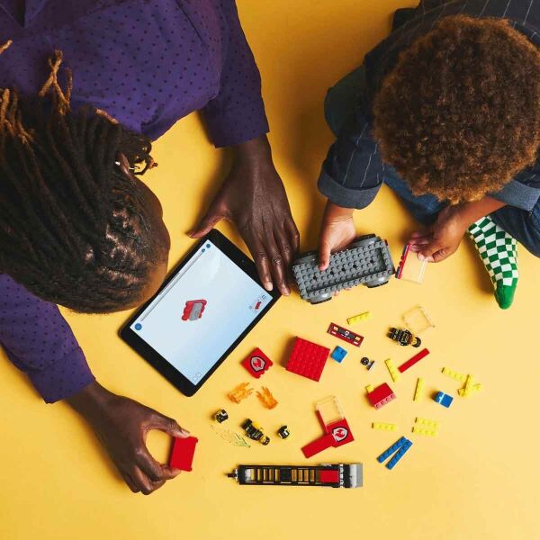 LEGO CİTY MERDİVENLİ İTFAİYE KAMYONU