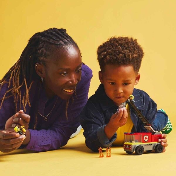 LEGO CİTY MERDİVENLİ İTFAİYE KAMYONU
