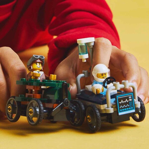 LEGO CITY UÇAK HASTANE YATAĞINA KARŞI