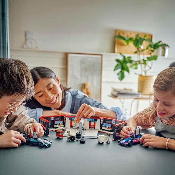 LEGO CITY F1 GARAJ AMG VE ALPINE