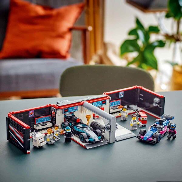 LEGO CITY F1 GARAJ AMG VE ALPINE