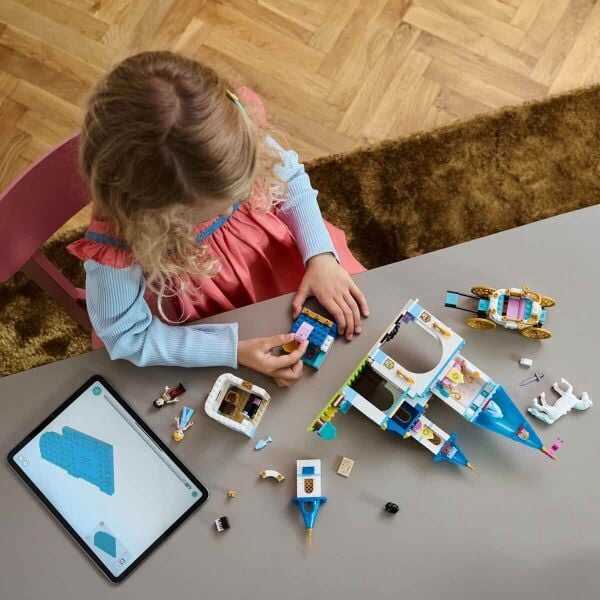 LEGO DISNEY SINDIRELLA ŞATO VE AT TAŞIYICI