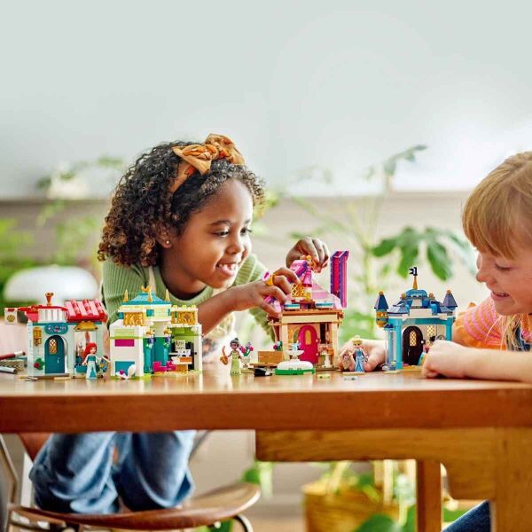 LEGO DISNEY PRENSES PAZAR MACERASI