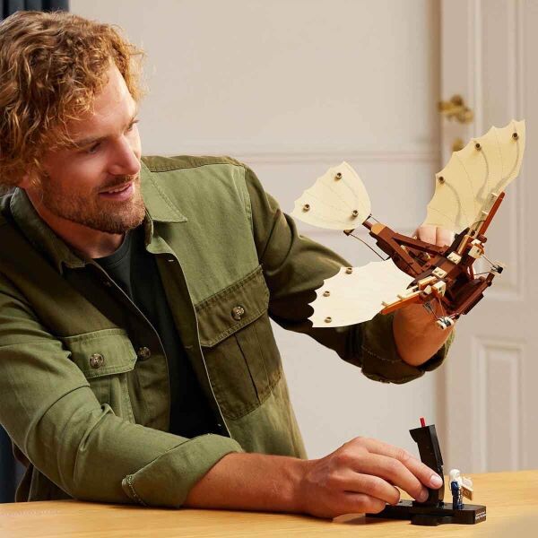 LEGO ICONS LEONARDO DA VİNCİ'NİN UÇAN MAKİNESİ