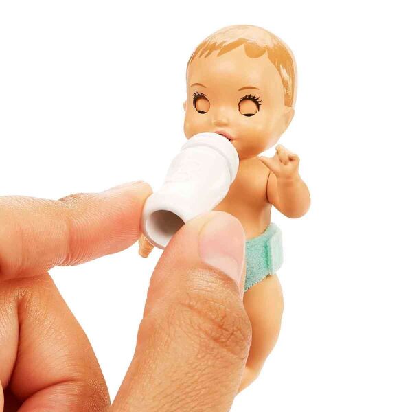 BARBİE SKIPPER BEBEK BAKICISI