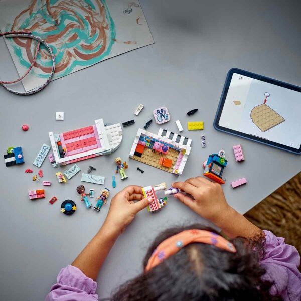 LEGO FRIENDS KUAFÖR VE AKSESUAR MAĞAZASI