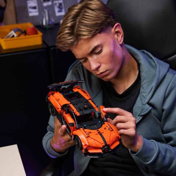 LEGO TECHNIC BUGATTİ CHİRON PUR SPORT 771 PRÇ.