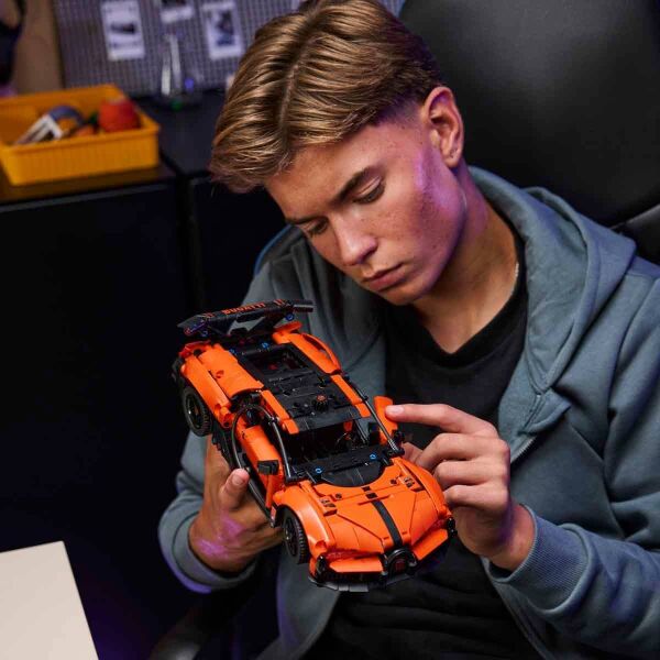 LEGO TECHNIC BUGATTİ CHİRON PUR SPORT 771 PRÇ.