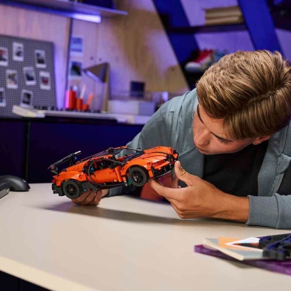 LEGO TECHNIC BUGATTİ CHİRON PUR SPORT 771 PRÇ.