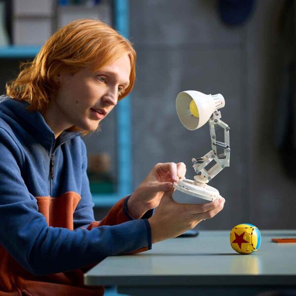 LEGO İDEAS DİSNEY PİXAR LUXO JR. 613 PRÇ +18 YAŞ