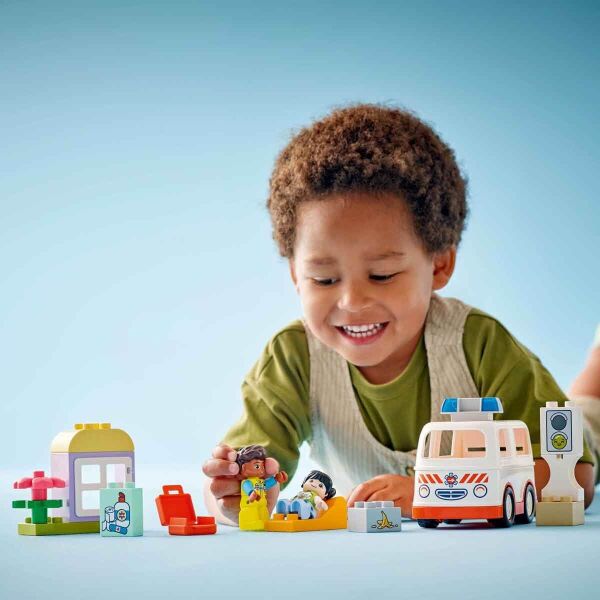 LEGO AMBULANS VE SÜRÜCÜ