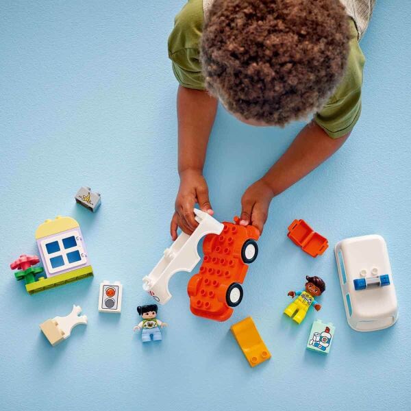 LEGO AMBULANS VE SÜRÜCÜ