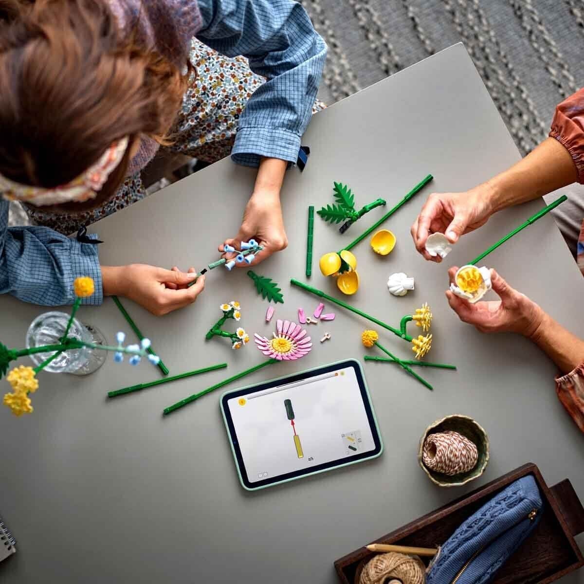 LEGO BOTANICALS YAZ ÇİÇEKLERİ BUKETİ