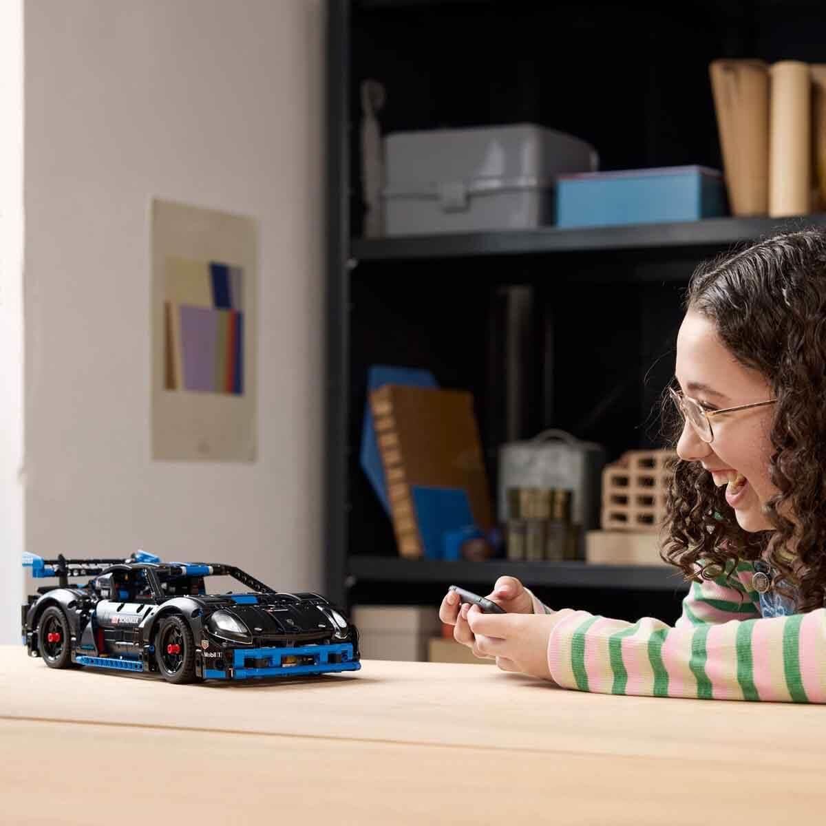 LEGO TECHNIC PORSCHE GT4 RACE CAR