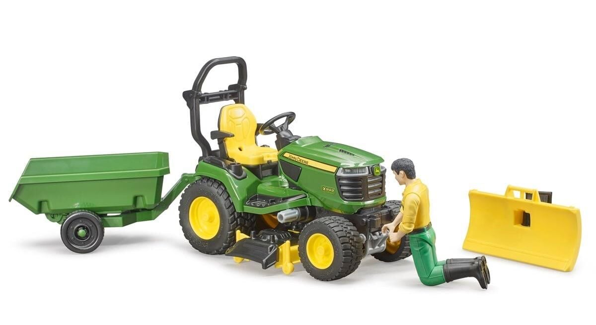 BRUDER JOHN DEERE ÇİM BİÇME TRAKTÖRÜ VE BAHÇIVAN