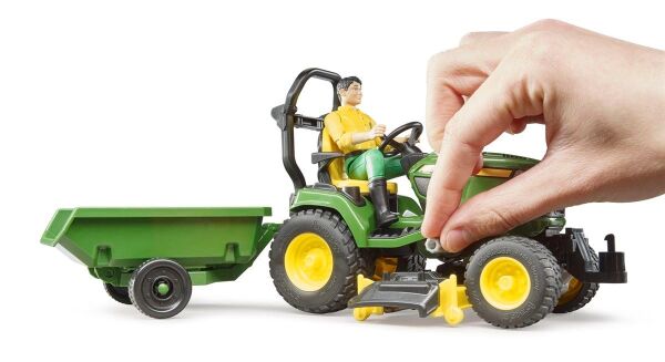 BRUDER JOHN DEERE ÇİM BİÇME TRAKTÖRÜ VE BAHÇIVAN