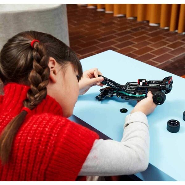 LEGO MERCEDES   F1 W14 E PULL-BACK